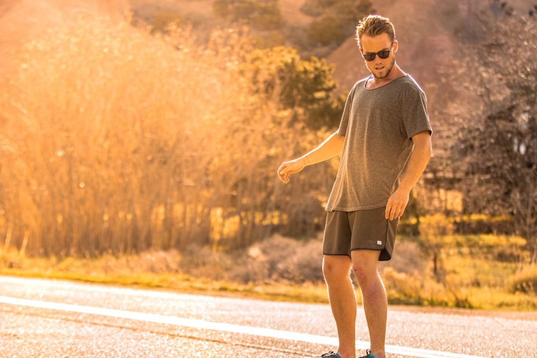De zomerlook voor mannen begint bij de juiste short